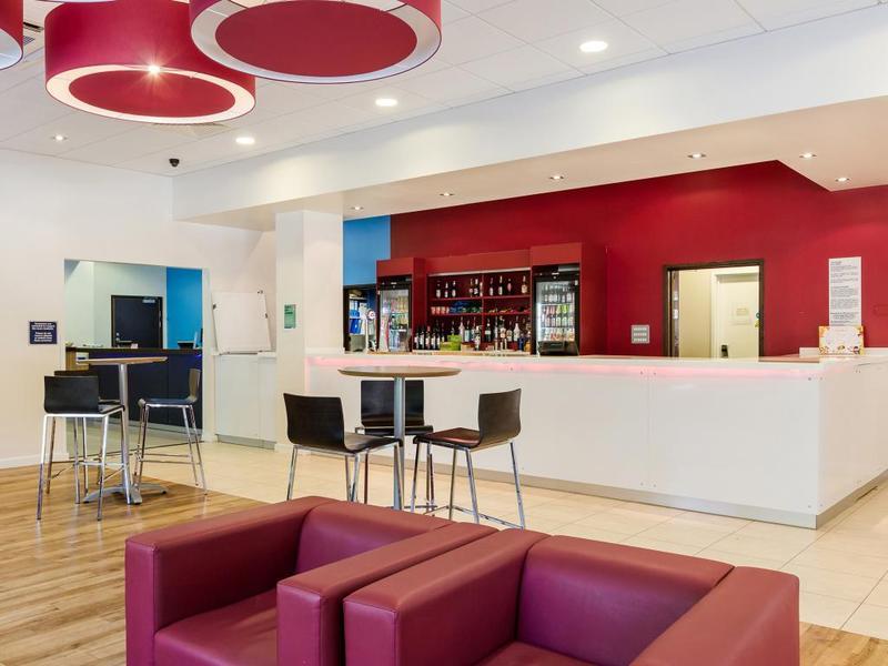 Mercure London Gatwick Airport Horley Exterior foto